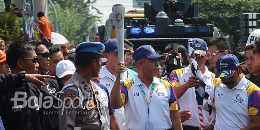 Kapolda Jateng Jadi Pelari Pertama yang Membawa Obor Asian Games 2018 di Solo