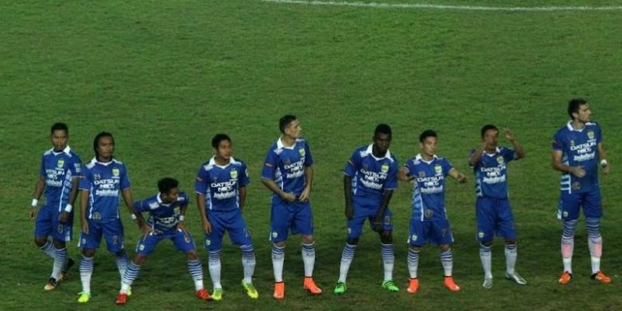 Umuh Haruskan Persib Menang, Dejan  Enggan Komentar