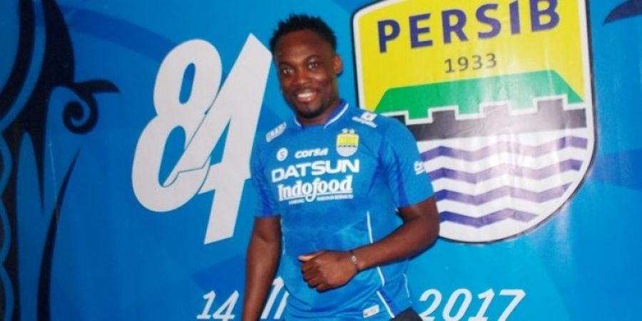 Lagi Panas Isu Reinaldo ke Persib, Essien Malah Asik Naik Ojek