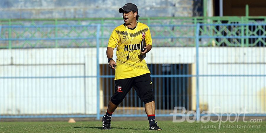 Pemain Madura United Bugar saat Lawan Perseru