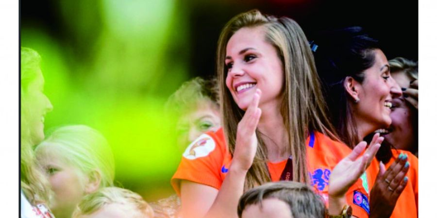 GALERI FOTO - Foto-Foto Pemain Wanita Terbaik Eropa, Lieke Martens Saat di Luar Lapangan