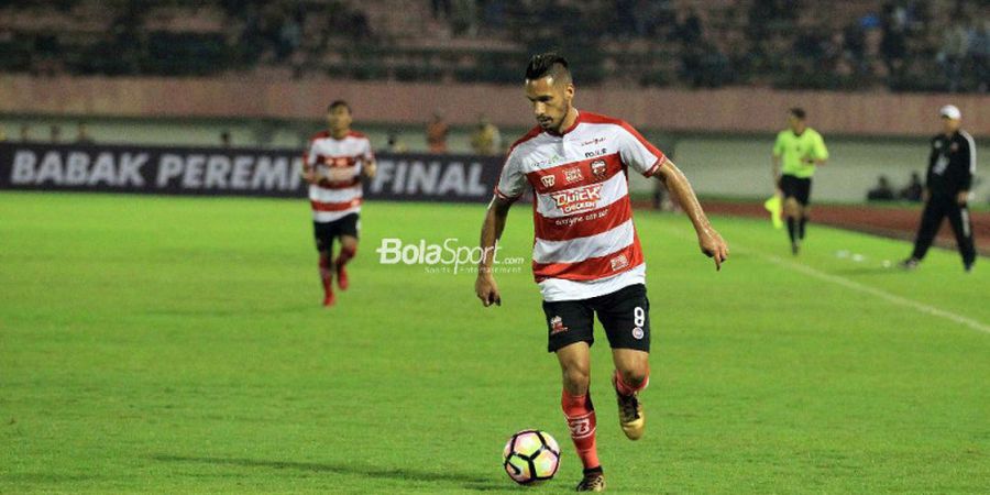 Sebelum Tidur,  Raphael Maitimo Kerap Lakukan Hal Ini