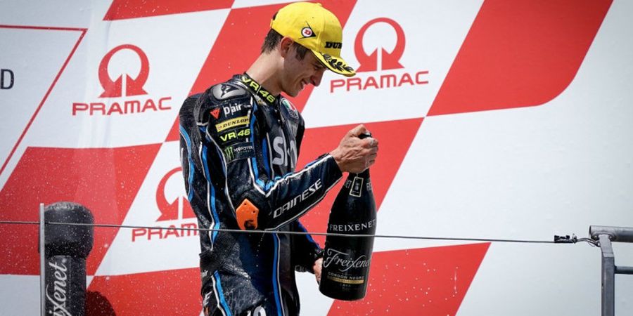 Ungguli Alex Marquez, Adik Valentino Rossi Sukses Rebut Pole Position Perdana