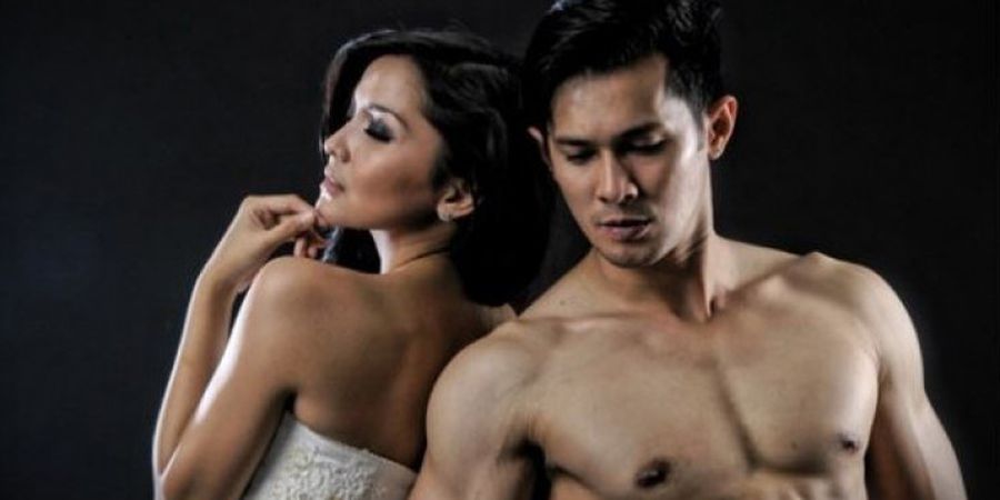 GALERI FOTO - Anti Mainstream Banget! Pasangan Selebriti Ini Lakukan Pemotretan Prewedding di Gym