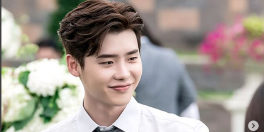 Meski Konyol, Gaya Penalti Artis Korea, Lee Jong Suk Bikin Netizen Jerit-jerit Enggak Karuan 