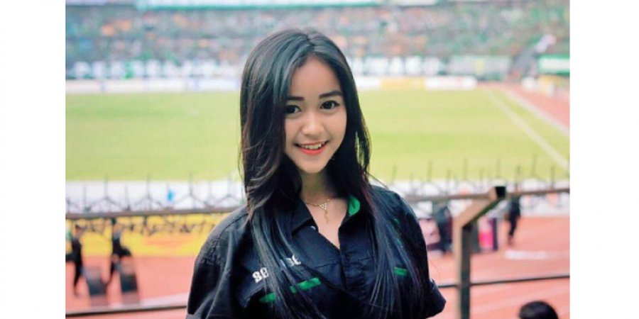 GALERI FOTO - Mengintip Cantiknya Bonita Fan Pendukung Persebaya Surabaya