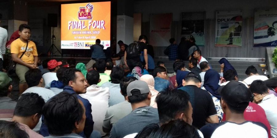 Final Four Proliga 2018 - Penonton Membeludak, Layar LCD Jadi Sasaran