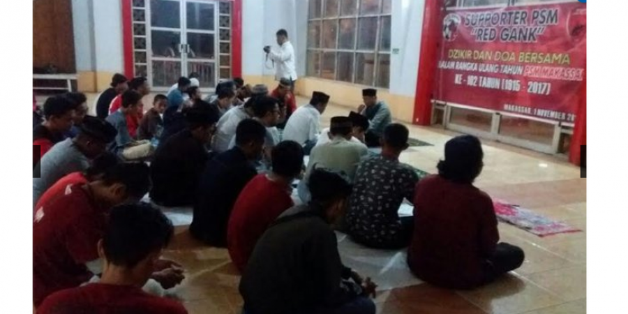 Peduli Sekitar, Suporter PSM Makassar Berikan Bantuan untuk Korban Kebakaran