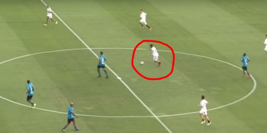 VIDEO - Sudah Tak Muda, Ronaldinho Cetak Gol Spektakuler di Pertandingan Amal, Sampai Bikin Kiper Tepuk Tangan