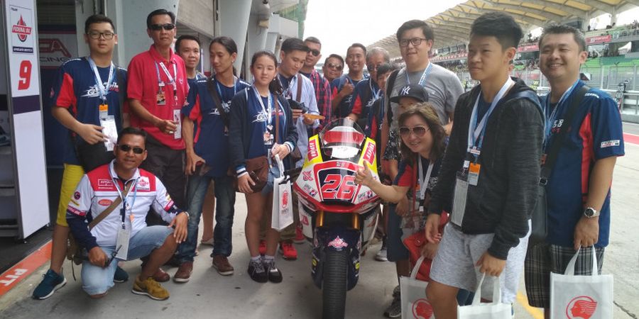 Peserta 'Federal Oil Goes to Sepang' Nonton dan Berfoto dengan Para Pebalap MotoGP