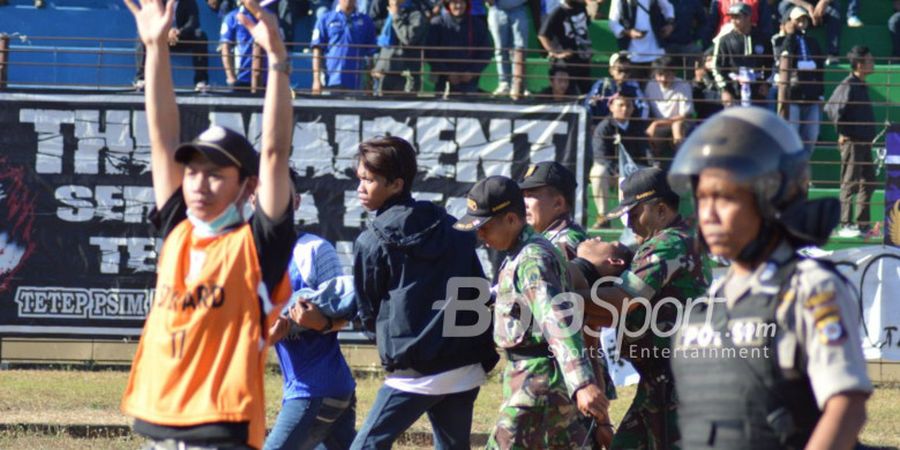 PSIM Yogyakarta Vs PSS Sleman - Suporter Membludak, 2 Pingsan, Satu Alami Kesurupan