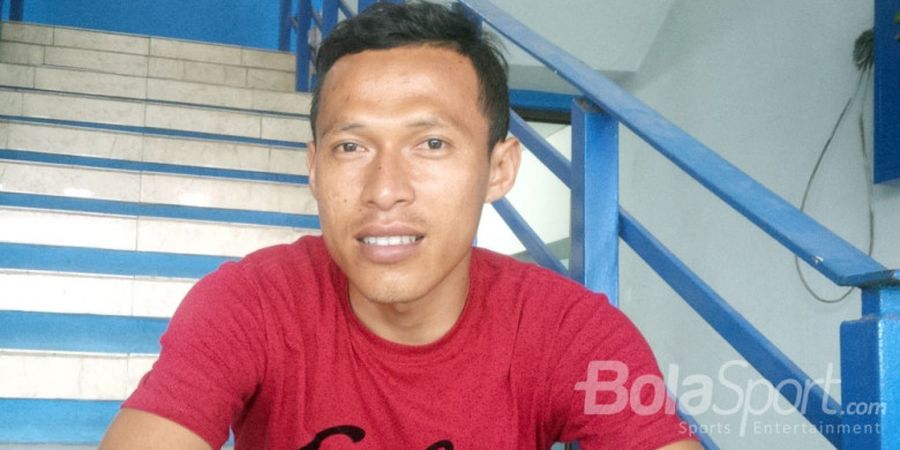 Bek Persib Bandung Ini Tunggu Kepastian Manajemen soal Masa Depannya