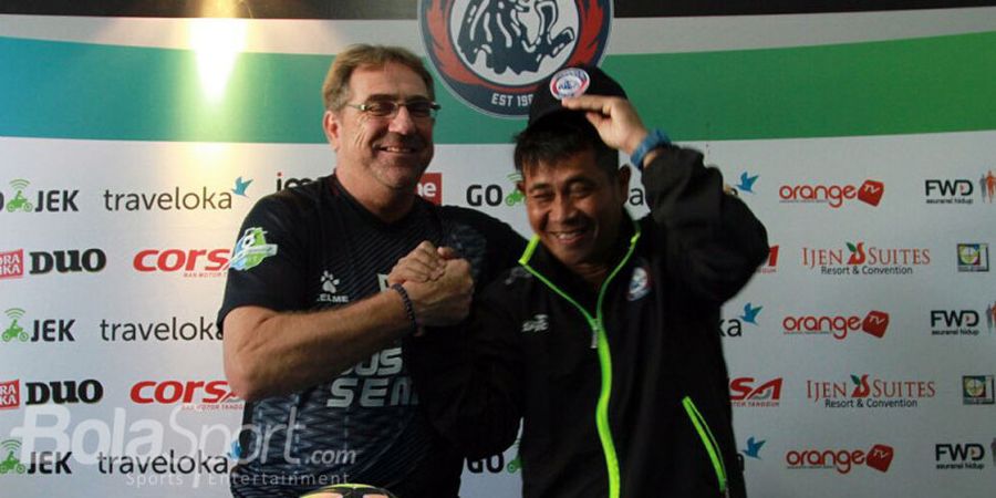 Punya Sejarah Berdua saat di Arema FC, Joko Susilo Tersipu di Hadapan Robert Rene Albert