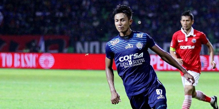 Kapten Arema FC Terlihat Emosional ke Perangkat Pertandingan, Ini Pengakuannya