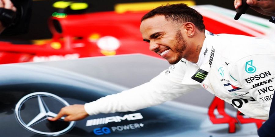 Ini yang Dilakukan Hamilton Setelah Tahu Mobil Ferrari Lebih Cepat