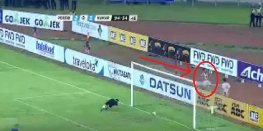 VIDEO - Mamayo! Lihat Selebrasi Dua Ball Boys Ini Saat Raphael Maitimo Mencetak Gol ke-3 Persib Bandung