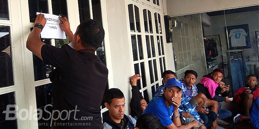 Serbu Kantor Klub Idolanya, Aremania Kecewa Tiket Arema Vs Persebaya Tiba-tiba Dinyatakan Habis