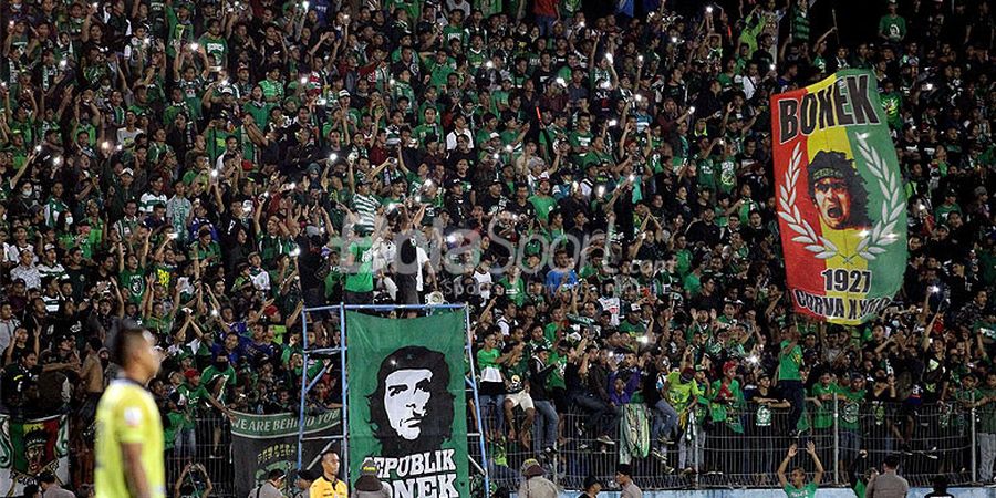 Gelora Chant Bonek di Taman Bungkul, Tak Kalah Seru dengan di Stadion