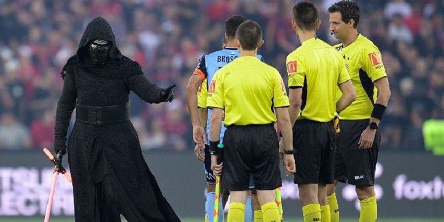 Wow! Ada Tokoh Antagonis Film Star Wars Muncul di Laga Derbi Liga Australia