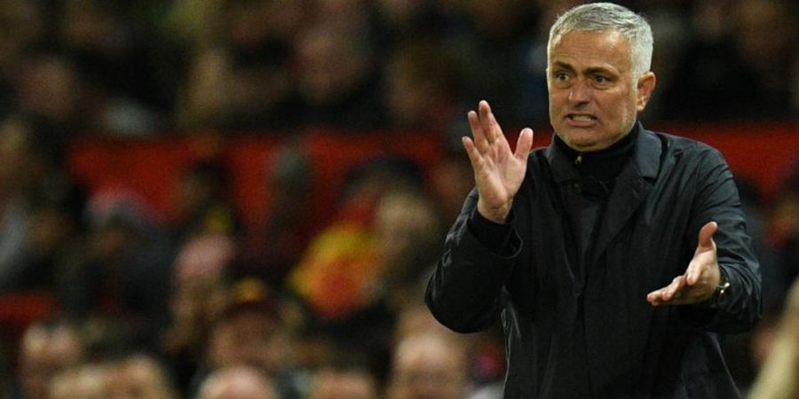 Bela Jose Mourinho, Legenda Liverpool Tertawakan Petinggi Manchester United