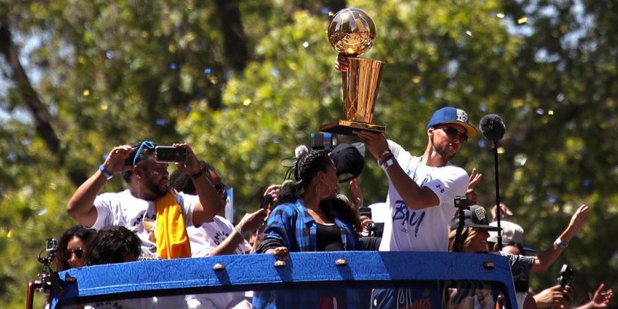 Warriors Gelar Parade Juara NBA 2018, Kota Oakland Didominasi Warna Biru dan Emas