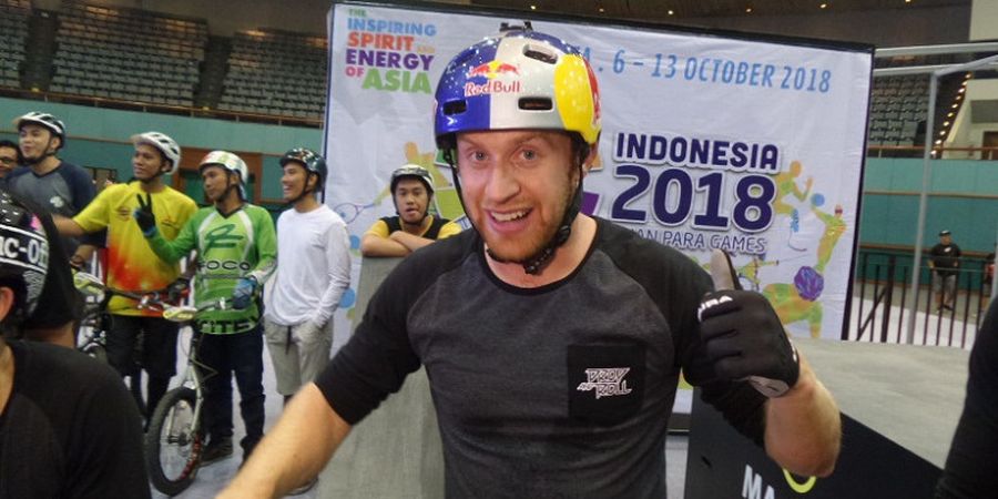 Danny MacAskill Pukau Pengunjung Drop and Roll Tour