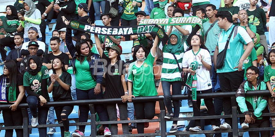 VIDEO - Ribuan Bonek Hijaukan Jalanan Surabaya untuk Menyambut Kepulangan Persebaya