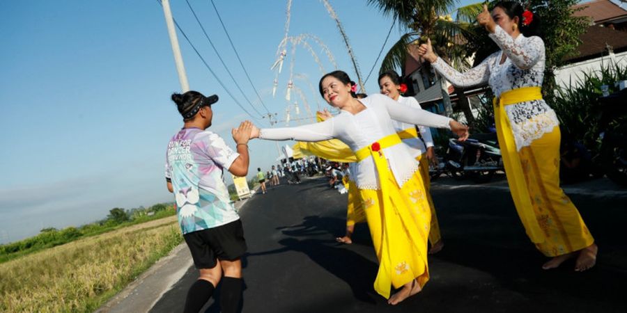 Maybank Bali Marathon 2018 - Pelari Disambut Tari-tarian