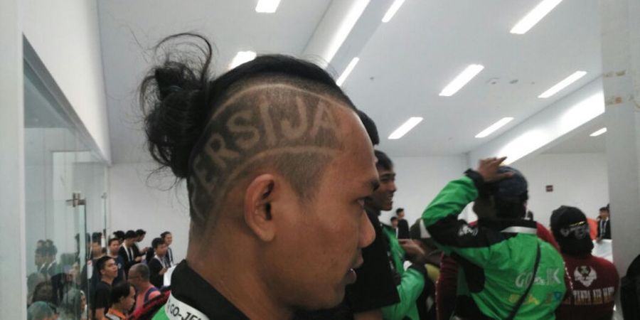 Demi Persija, Satu Pengendara Ojek Online Bergaya Rambut Seperti Ini