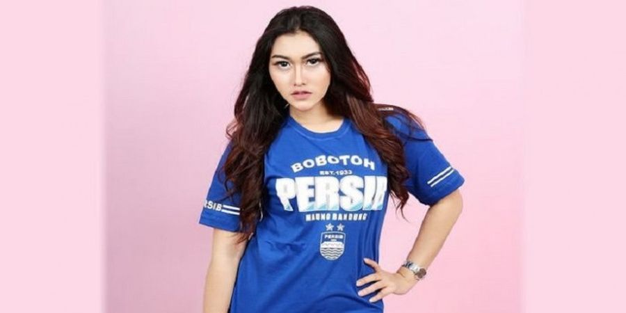 Tak Hanya Soroti Performa Persib, Bobotoh Cantik Ini Juga Beri Perhatian pada Bali United