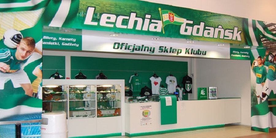 Unggah Foto Ini, Lechia Gdansk Diminta Netizen Rekrut Pemain Persib