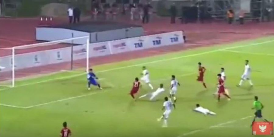 VIDEO - Bukti Kiper Timnas Indonesia Memang Sudah Terbiasa Digempur Vietnam