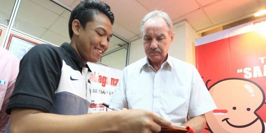 Cuma Ada Satu Pemain Persebaya yang Pernah Bekerja Sama dengan Alfred Riedl