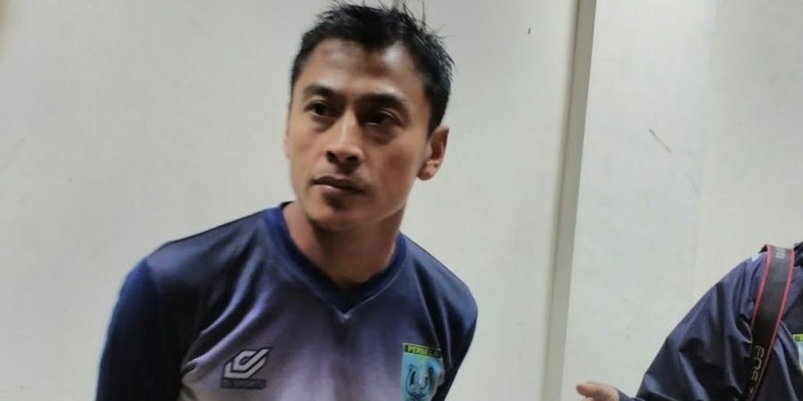 Aji Santoso Bersuara soal Kegagalan Persela Pertahankan Samsul Arif