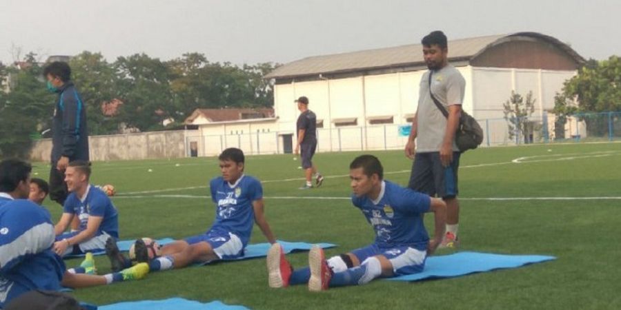 Mengintip Keseruan Latihan Pemain Persib Bandung