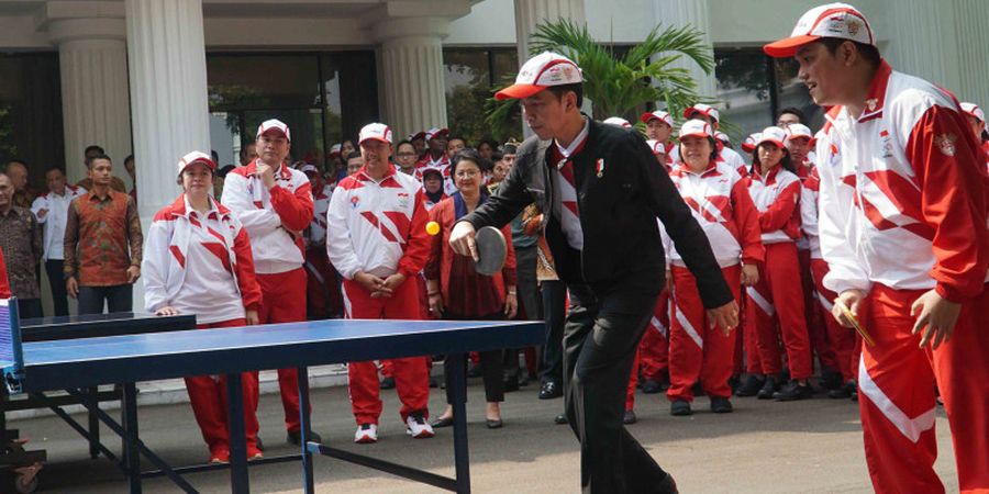 Joko Widodo Tantang Mantan Atlet Nasional Main Ping-pong