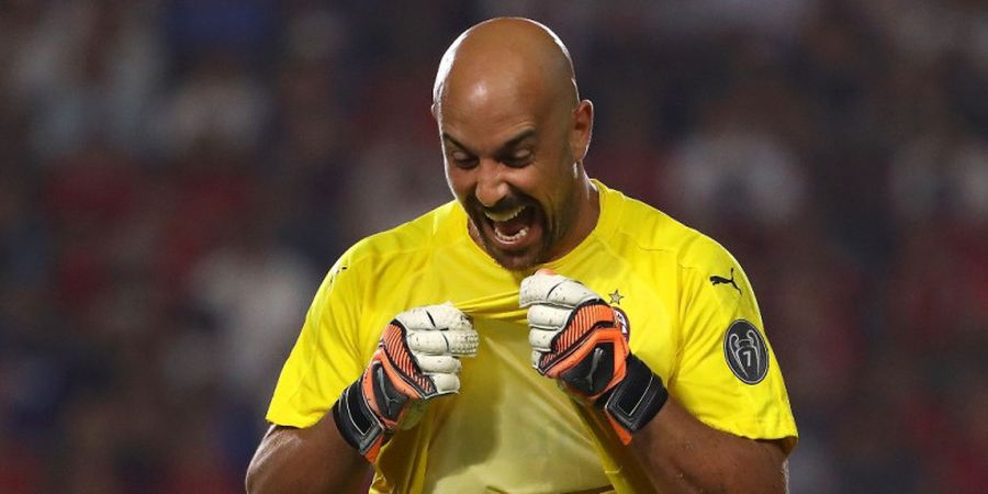 Pepe Reina Tampilkan Aksi Fantastis, Penggemar: Dia Bisa Menjadi Mentor yang Baik untuk Donnarumma!