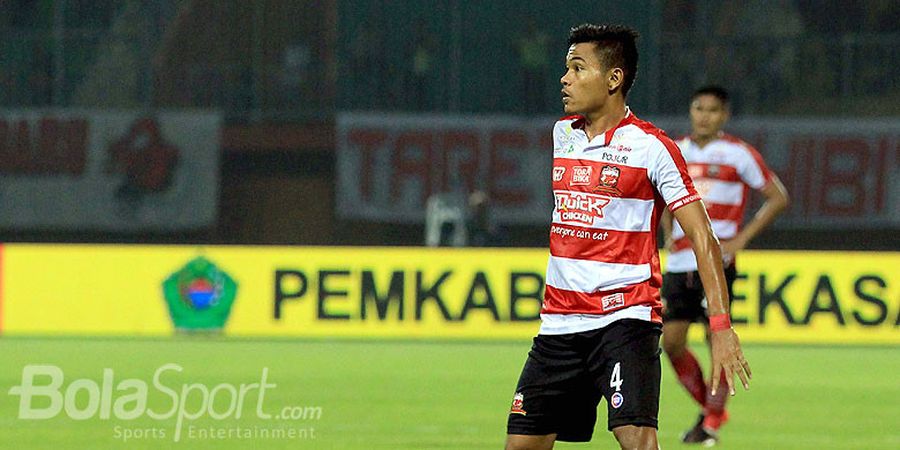 Sempat Dirumorkan Gabung Persib, Asep Berlian Resmi Bertahan di Madura United