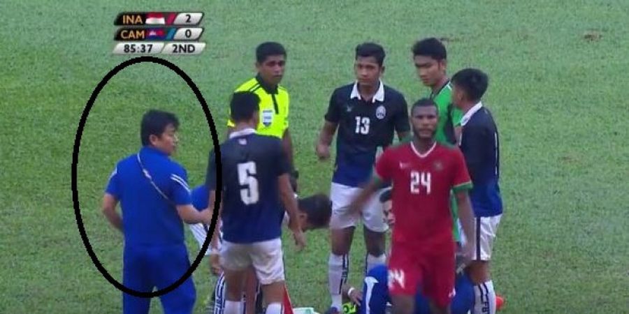 Indonesia Vs Kamboja - Mencengangkan! Aksi Gagah Marinus Wanewar Membuat Tim Medis Lari Ketakutan