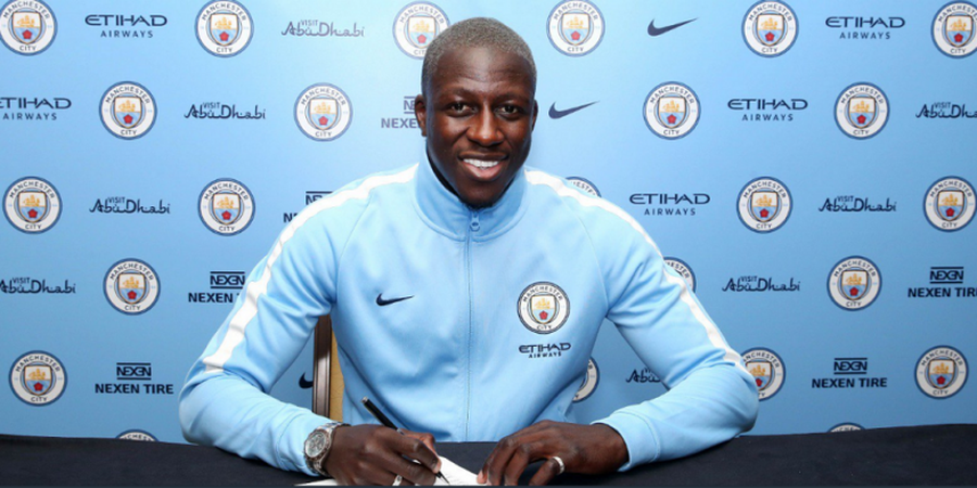 Pesan Tersembunyi Benjamin Mendy saat Pamer Skill Diantara Puluhan Hiu