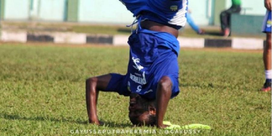 Sriwijaya FC Vs Persib - Tembakan Berputar Essien Gandakan Keunggulan Persib Bandung di Babak Pertama