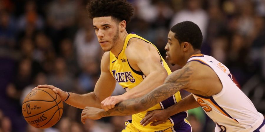 Hasil NBA - Triple-Double Lonzo Ball Antar Lakers Menangi Laga atas Nuggets