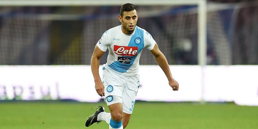 Bek Andalan Napoli Incaran Duo Manchester Sukses Lewati Operasi Besar