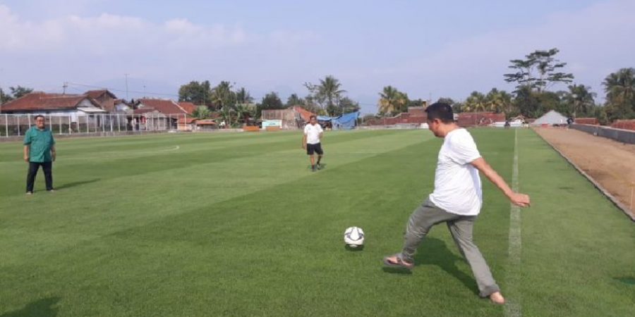 Bersama Dua Legenda Persib, Menpora Janjikan Turnamen Internasional di Lapangan Cisayong Tasikmalaya