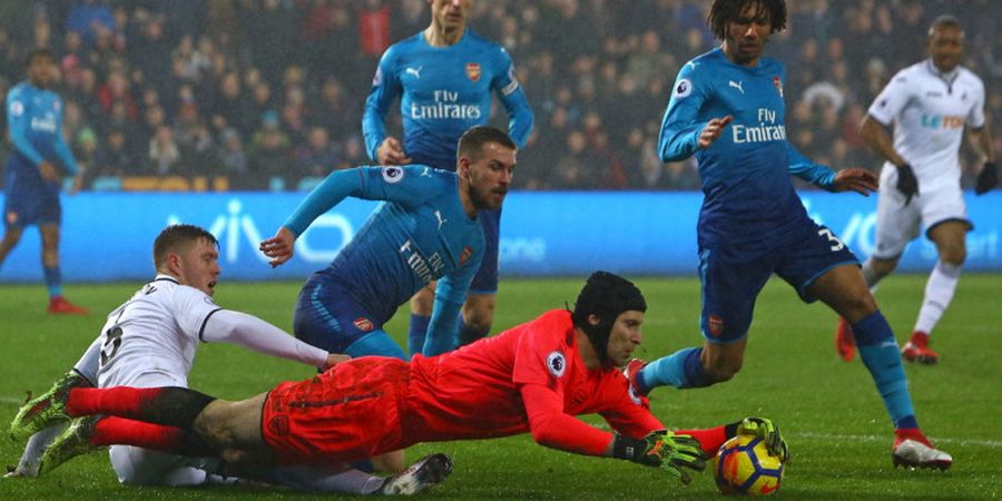 VIDEO - Blunder Horor Petr Cech Saat Arsenal Takluk dari Swansea City