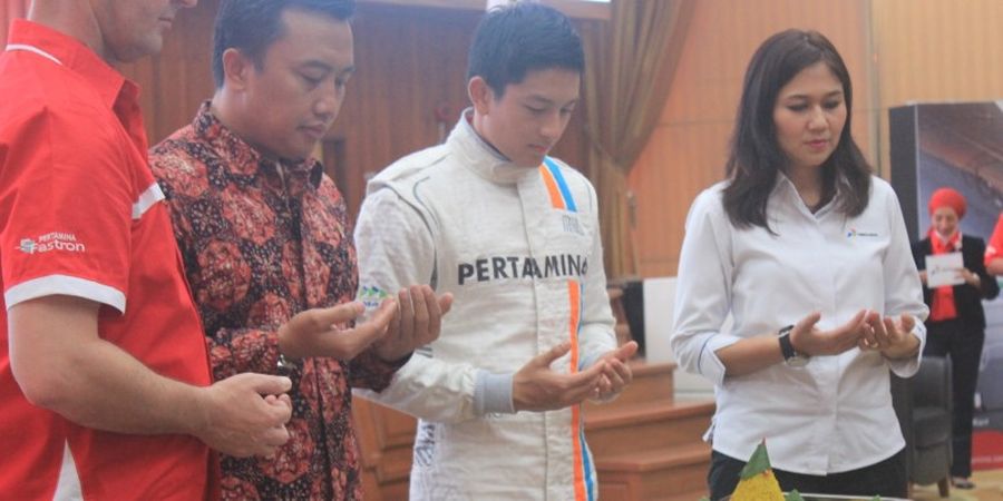 Syukuran Jelang Balapan Pertama Rio Haryanto