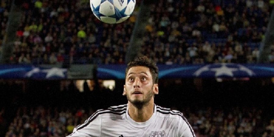 Calhanoglu Tak Bisa Tolak Tawaran Barcelona dan MU