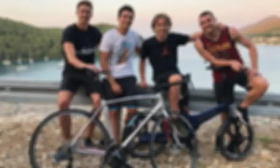 Luca Modric dan Mateo Kovacic, beserta rekan yang lain.
