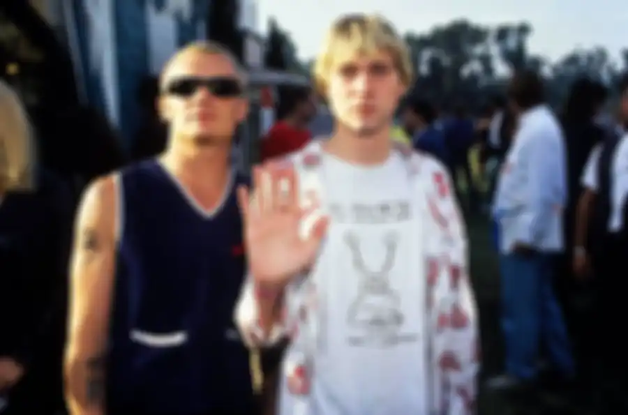 Momen Flea dan Kurt Cobain di belakang panggung.