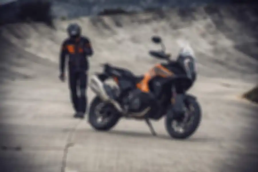KTM 1290 Super Adventure S dibekali berbagai fitur canggih.